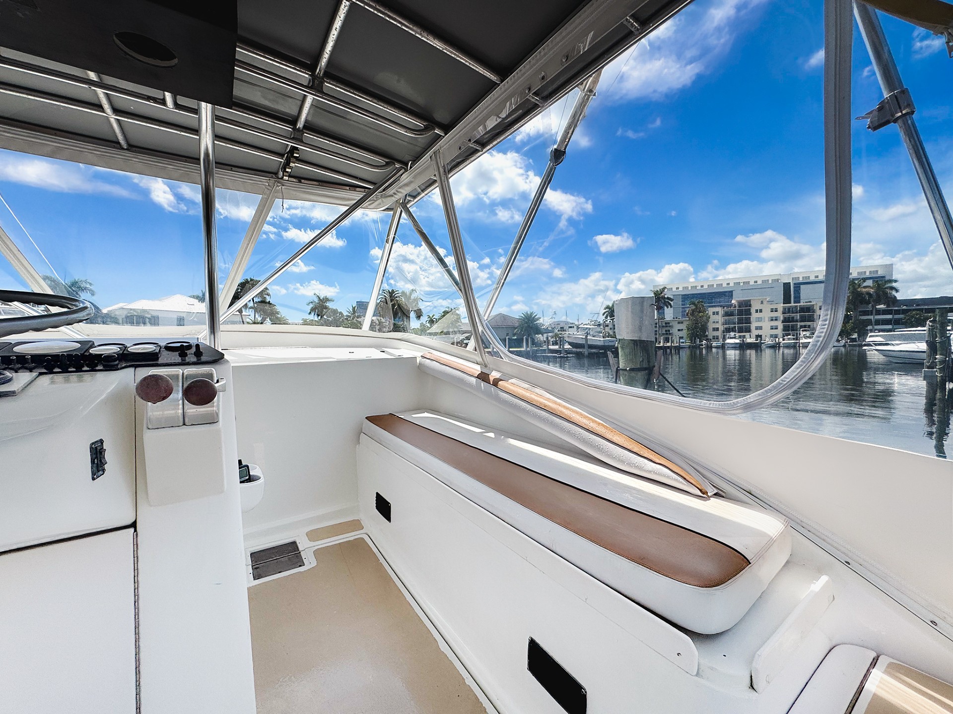 Yacht Photo 16